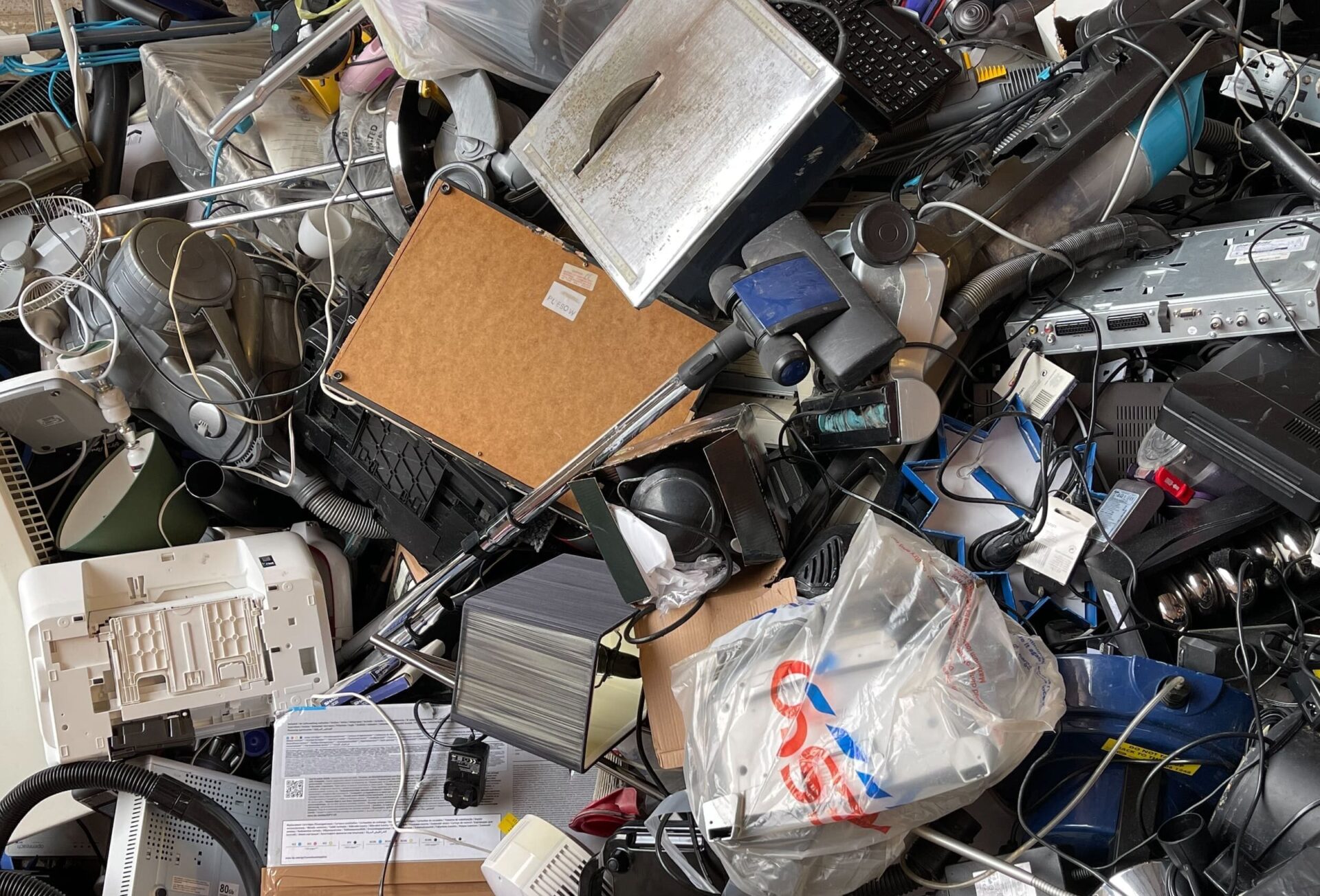 「電子ゴミ(E-waste)」とは？電子ゴミが引き起こす問題とその対策を解説