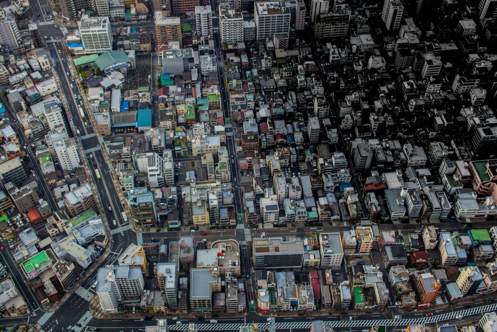 スプロール現象とは?原因や問題点、国内外の事例、政府の取り組みについて解説