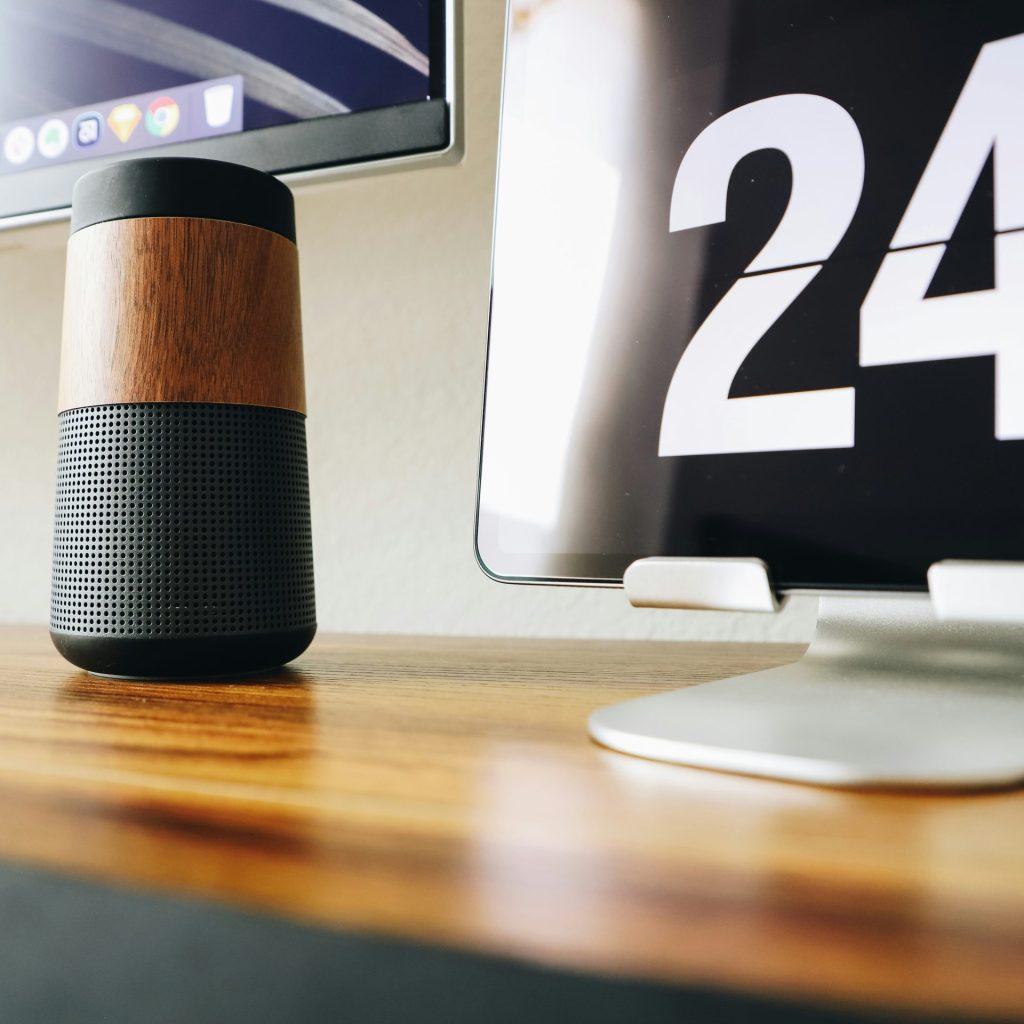 日本の「つながらない権利」の現状。勤務時間外でも連絡が来る割合は?