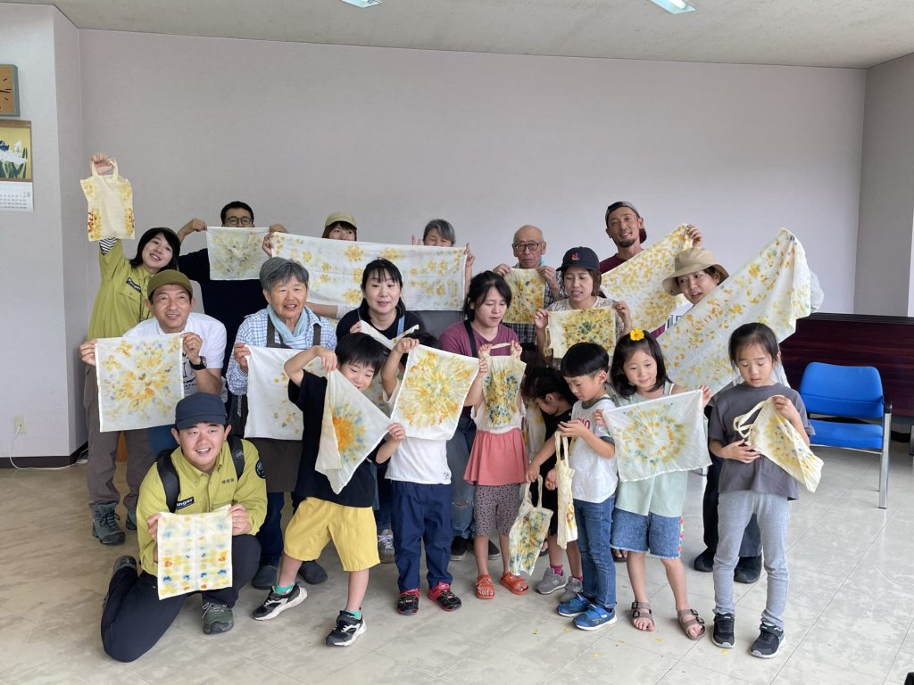 外来生物を用いた草木染体験