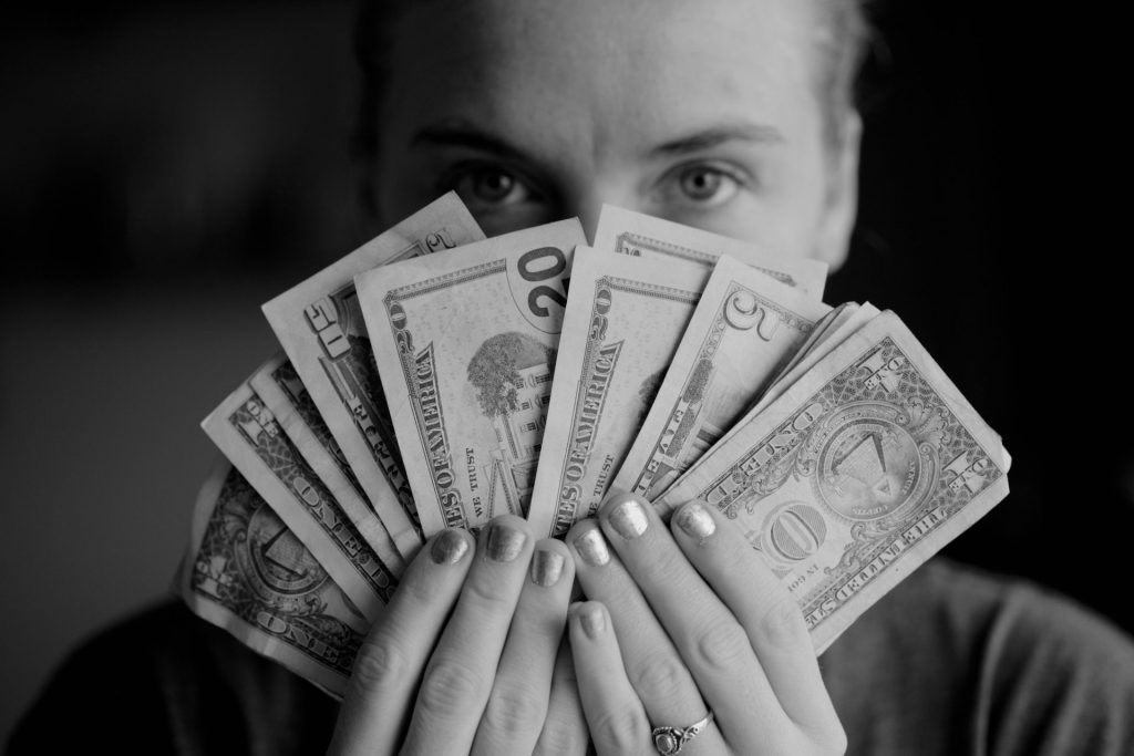 マネーロンダリングとは?問題点や犯罪で得た資金を浄化させないための対策をみる