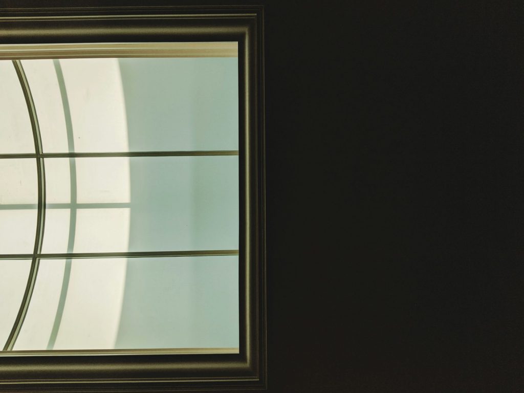 コンセプチュアルアートとは？特徴や誕生した背景、代表作品をご紹介