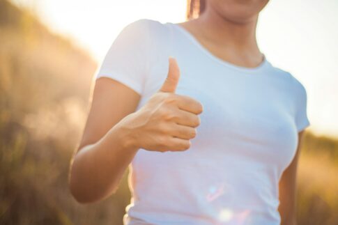 自己肯定感とは?ありのままの自分を大切に肯定できる意識づくり